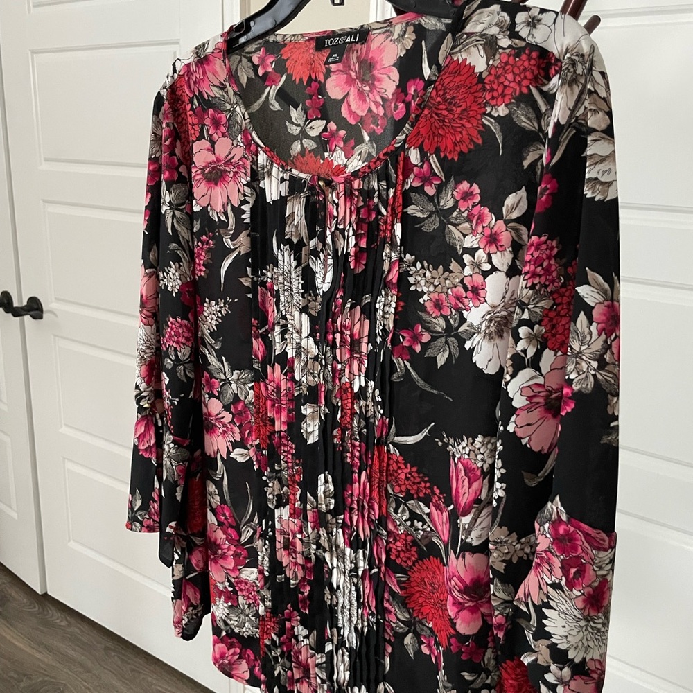Roz & Ali Vibrant Floral Blouse with Black and Pink - Picture 2 of 5